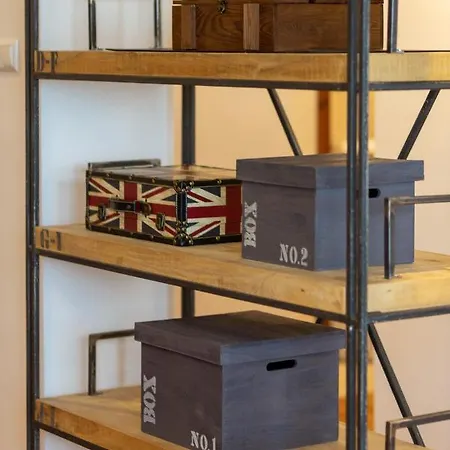 Metro Wierzbno By Renters Apartment *