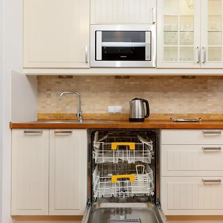 Metro Wierzbno By Renters *