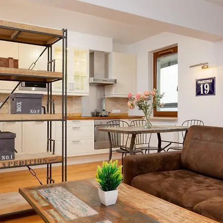 Metro Wierzbno By Renters Apartament *