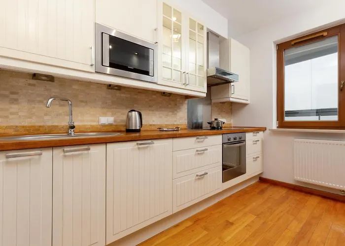 Metro Wierzbno By Renters Apartman *