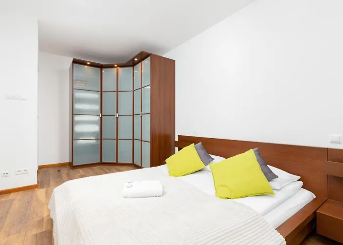 Metro Wierzbno By Renters *