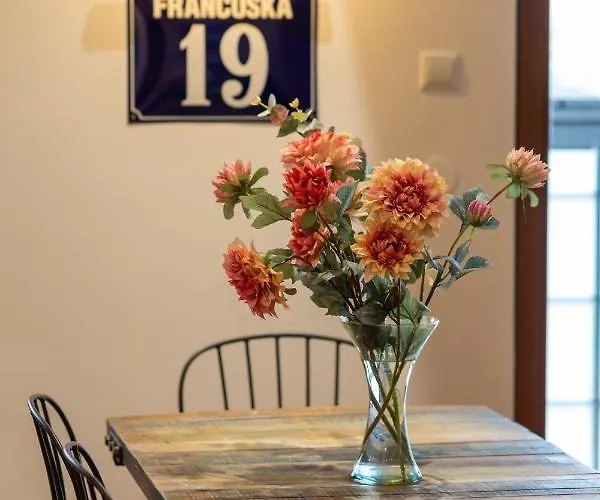 Metro Wierzbno By Renters * Varsó