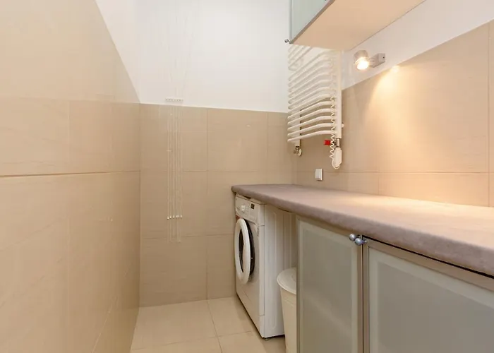 Metro Wierzbno By Renters Apartman Varsó