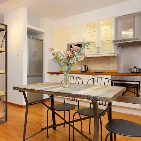 Metro Wierzbno By Renters *