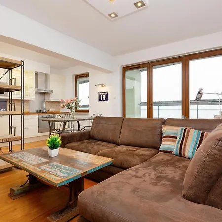 Metro Wierzbno By Renters Daire