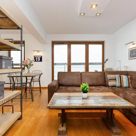 Metro Wierzbno By Renters * Varşova